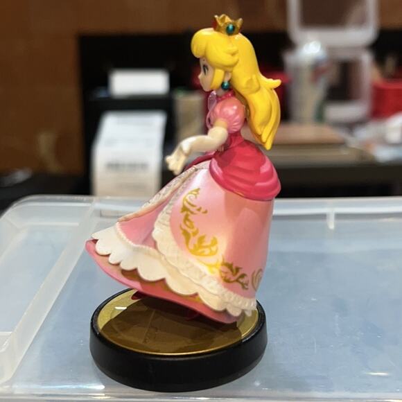 PEACH amiibo (Super Smash Bros Series) - Picture 6 of 8